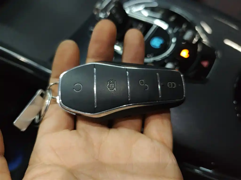BYD E2
