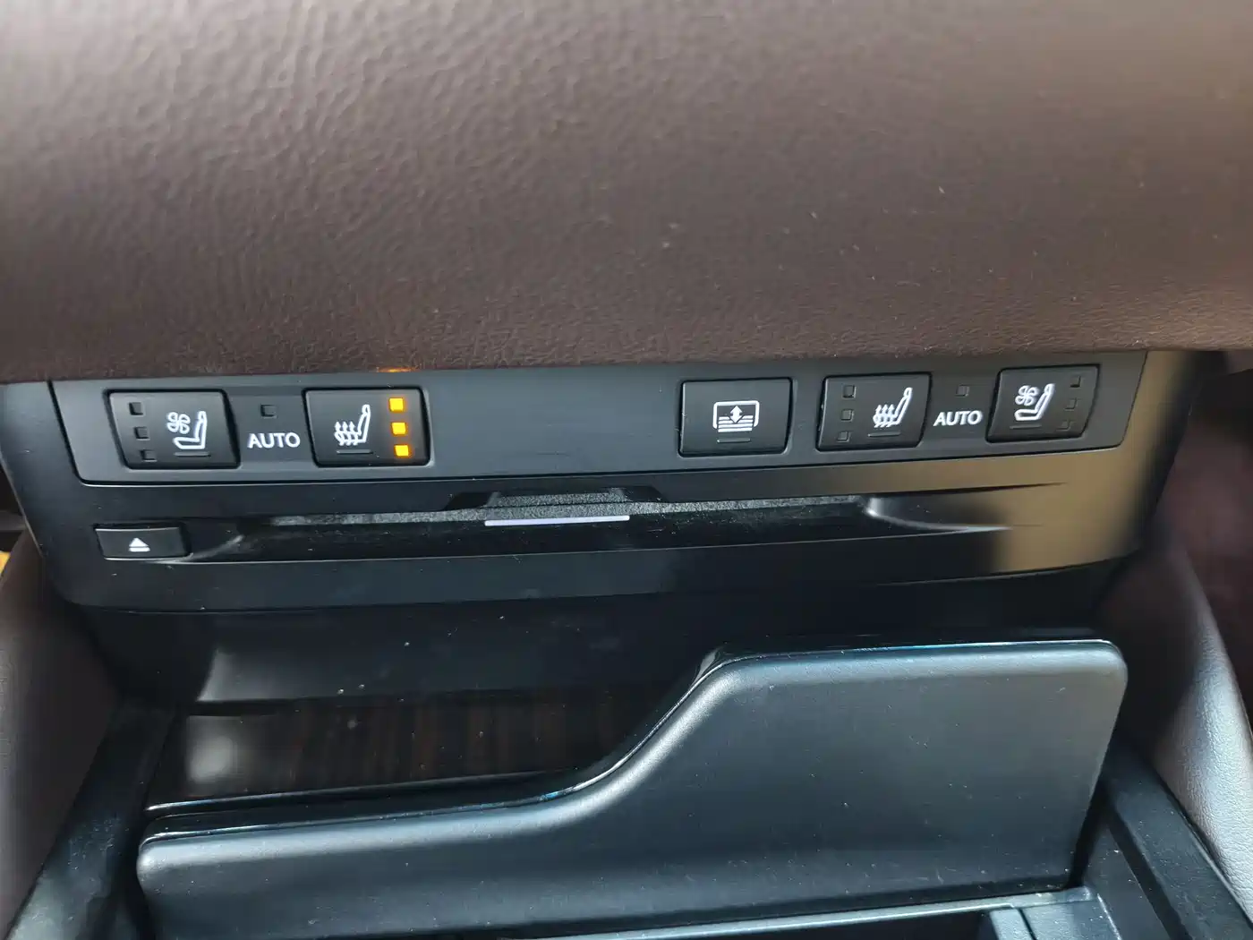 Lexus ES 2020 200 Luxury фото 16