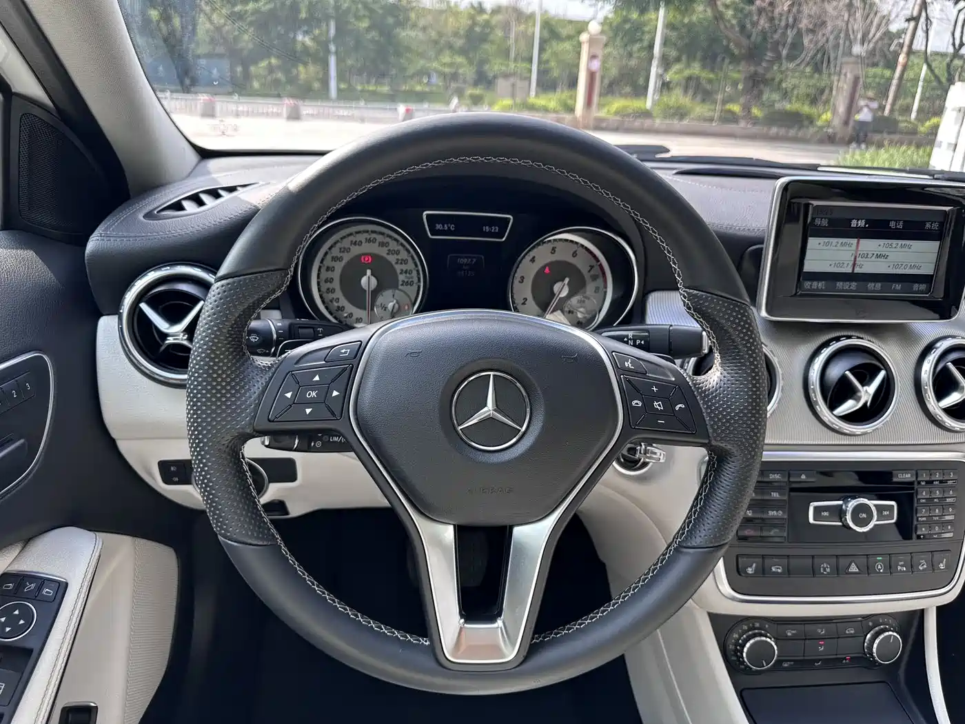 Mercedes-Benz GLA 2015 GLA 220 4MATIC Luxury фото 13