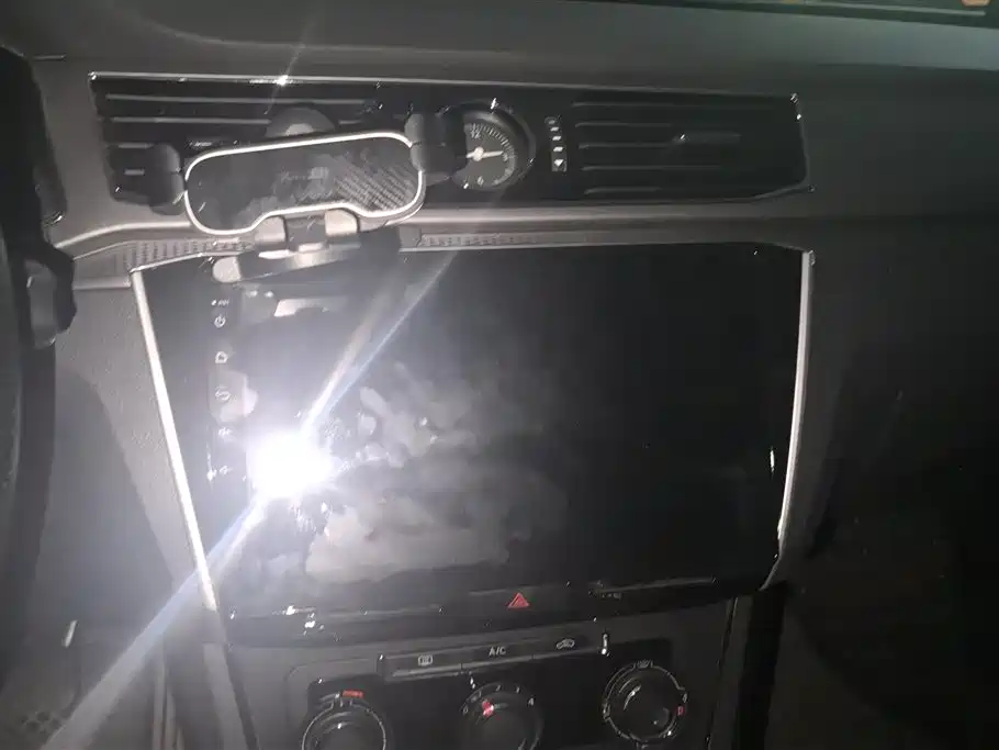 Volkswagen Passat 2016 330TSI DSG Honor Edition фото 13