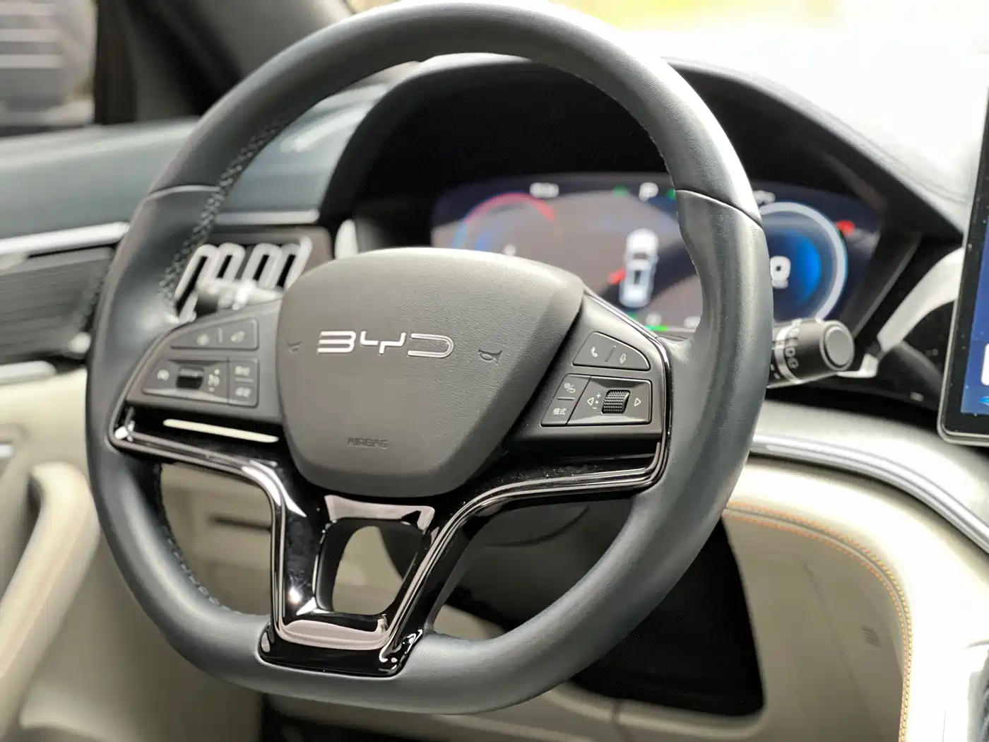 BYD Song PLUS PHEV 2023 Champion Edition DM-i 110KM Flagship фото 16