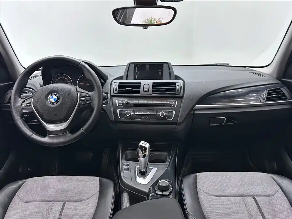 BMW 1 Series (Import) 2013 Facelift 116i Urban Model фото 9