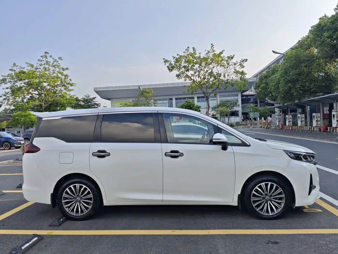 GAC Trumpchi Trumpchi M6 2019 270T Automatic Premium (7-seater) China V фото 4