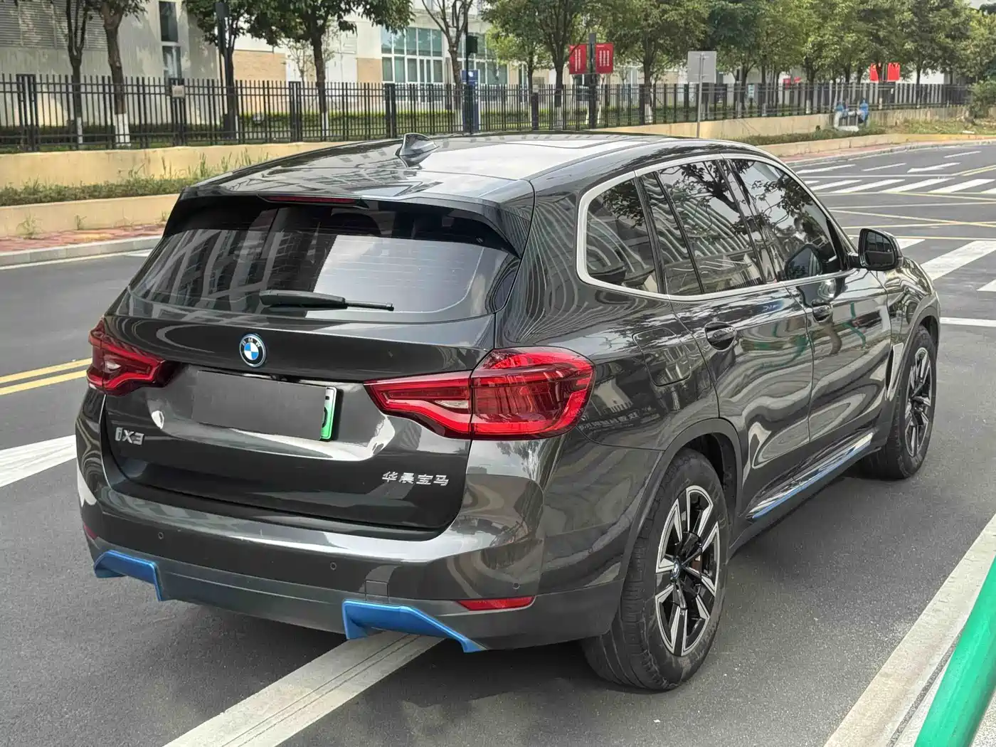 BMW iX3 2021 Leading фото 8