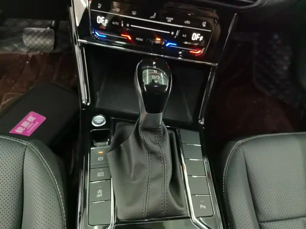 Volkswagen Passat 2025 Outstanding 380TSI Starlight Dragon Soaring Edition фото 14