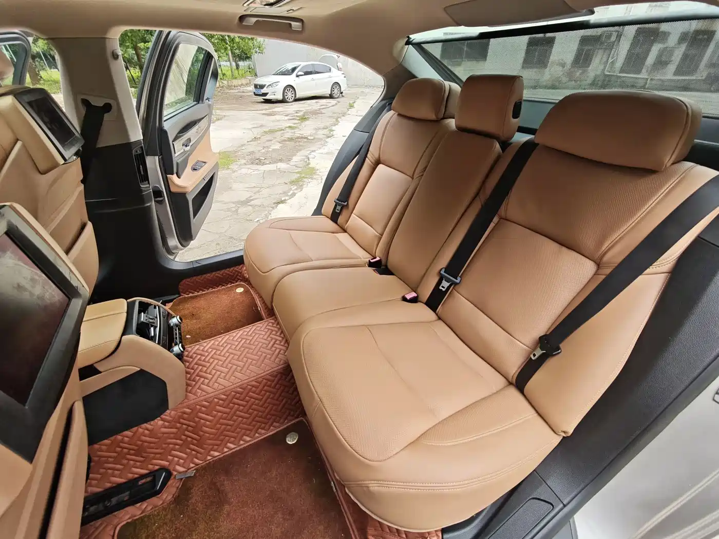 BMW 7 Series 2009 740Li Premium фото 11
