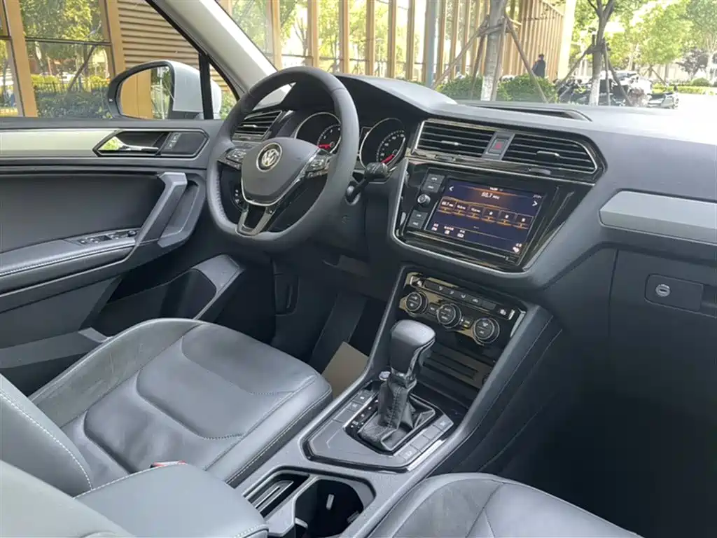 Volkswagen Tiguan L 2019 330TSI Automatic 2WD Panorama Comfort Edition China VI фото 4