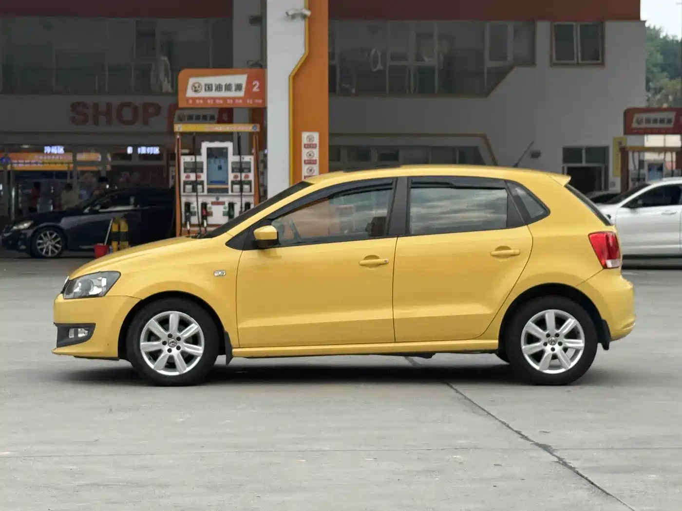 Volkswagen Polo 2011 1.6L Automatic Cool Edition фото 5