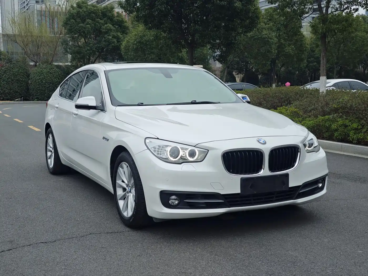 BMW 5 Series GT 2015 528i Leading фото 5