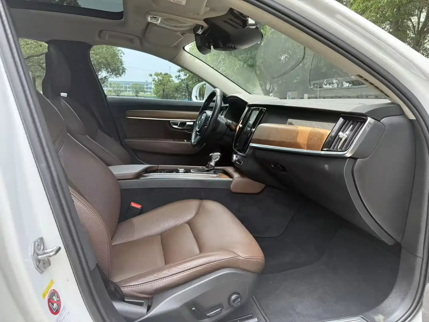 Фото 10 - Volvo S90