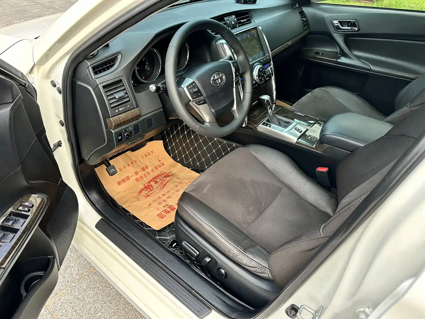 Toyota Reiz 2013 2.5V Premium Edition фото 10