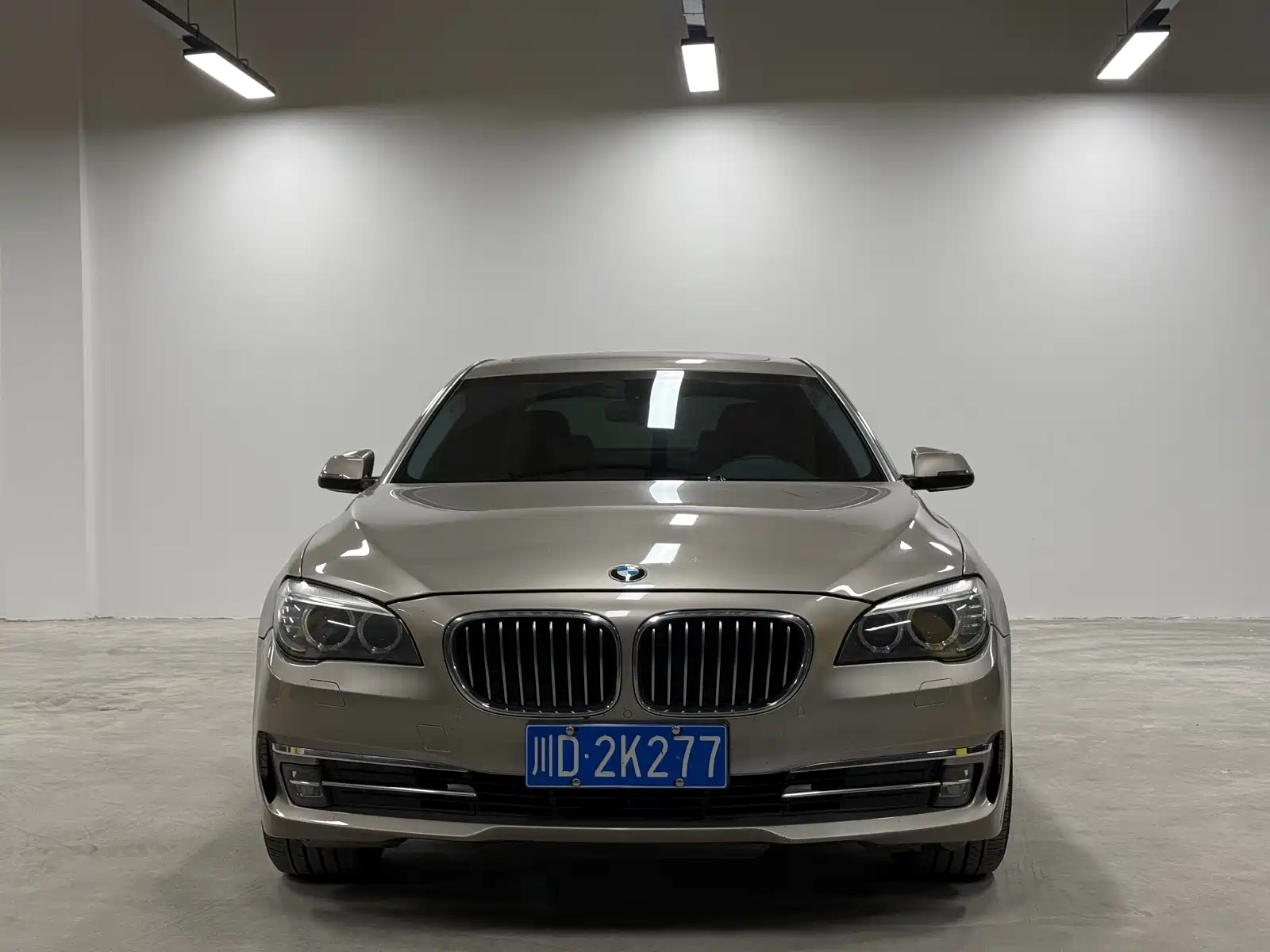 Photo 2 - BMW 7 Series