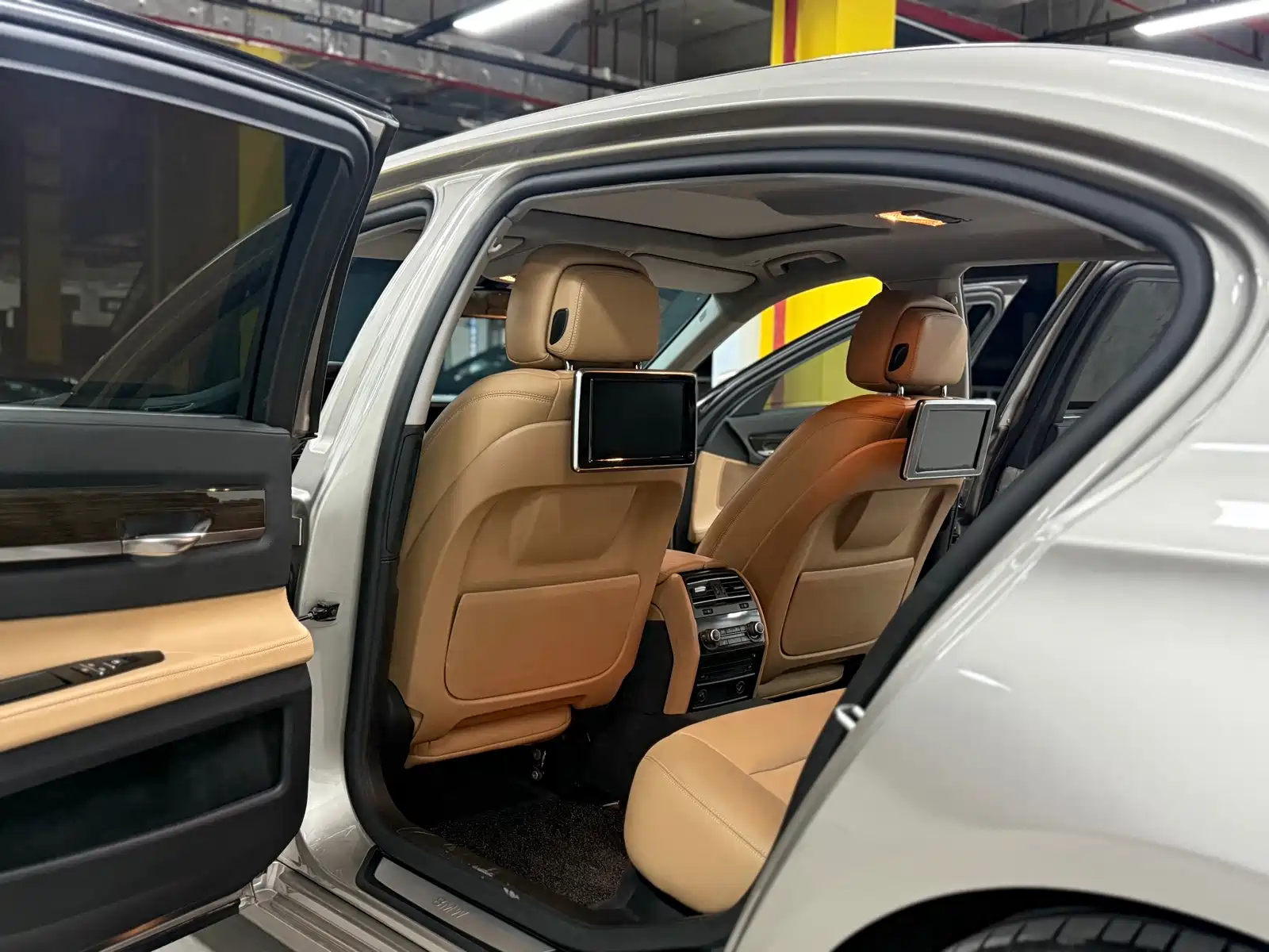 Photo 15 - BMW 7 Series