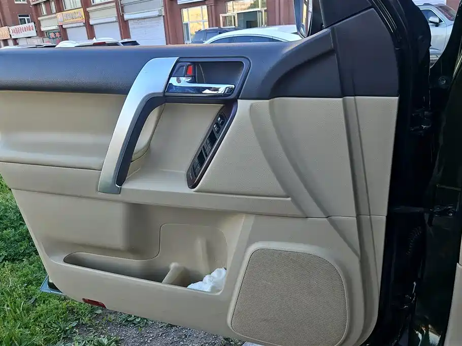 Toyota Prado 2014 4.0L Automatic TX-L фото 7