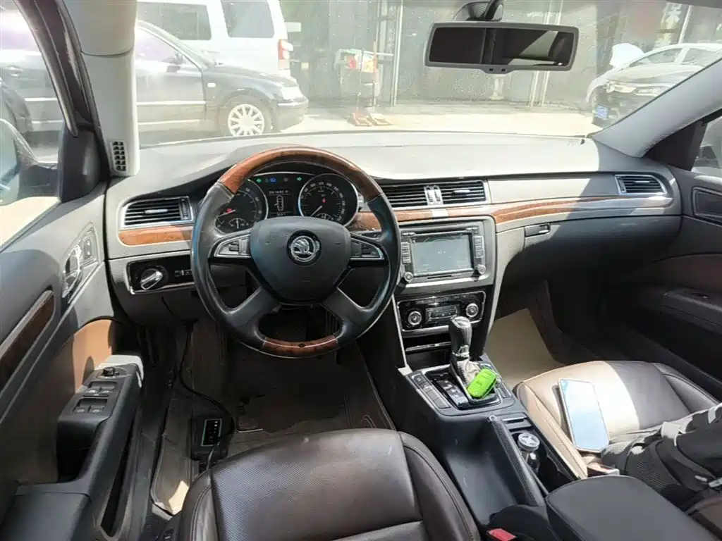 Škoda Superb 2013 2.0TSI DSG Executive Edition фото 11