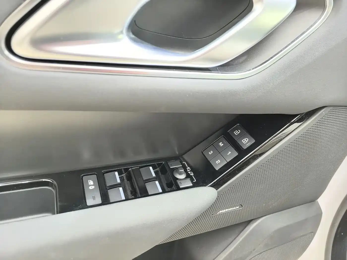 Land Rover Range Rover Velar 2024 Dynamic SE фото 21
