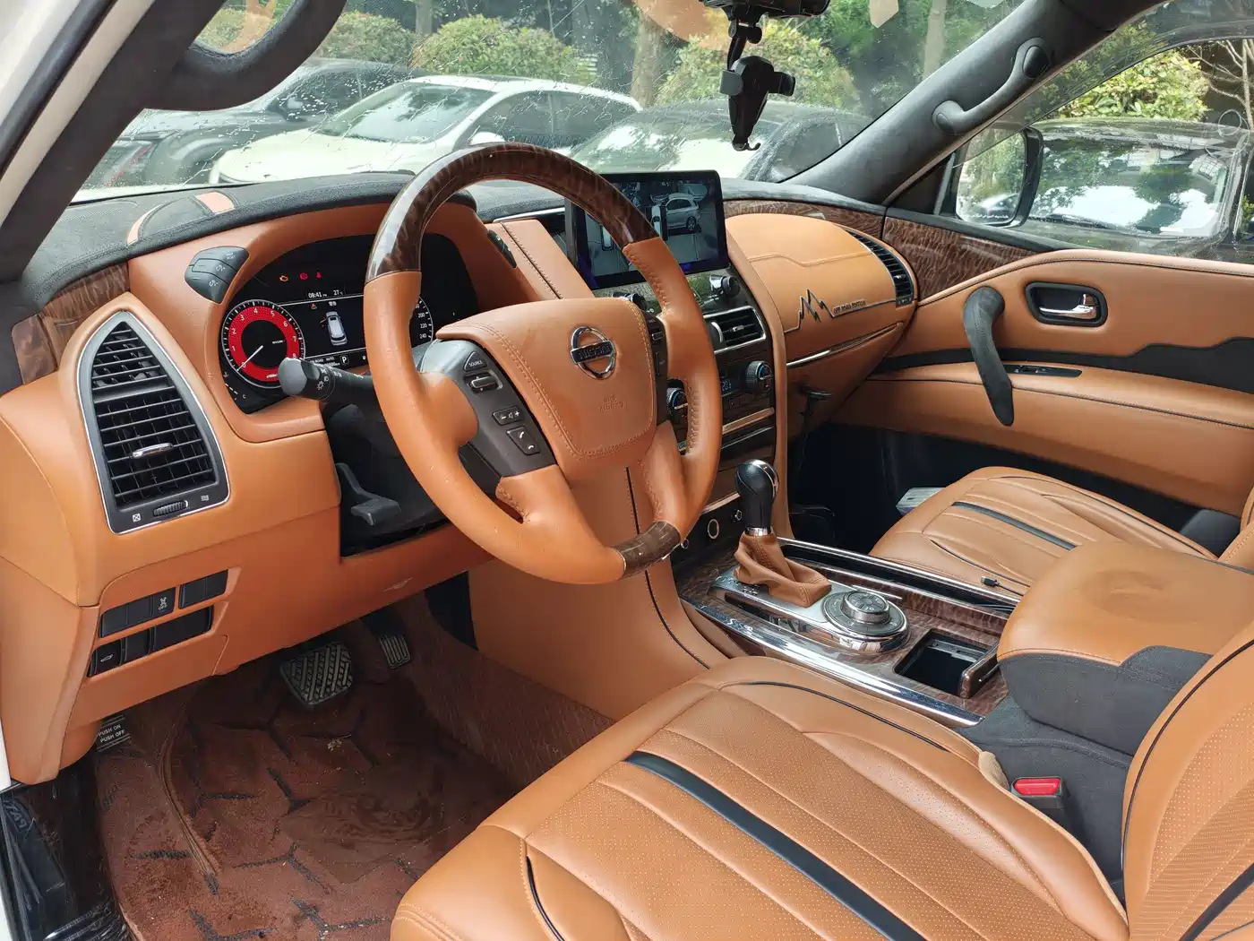Nissan Patrol 2018 4.0L Leadership фото 8