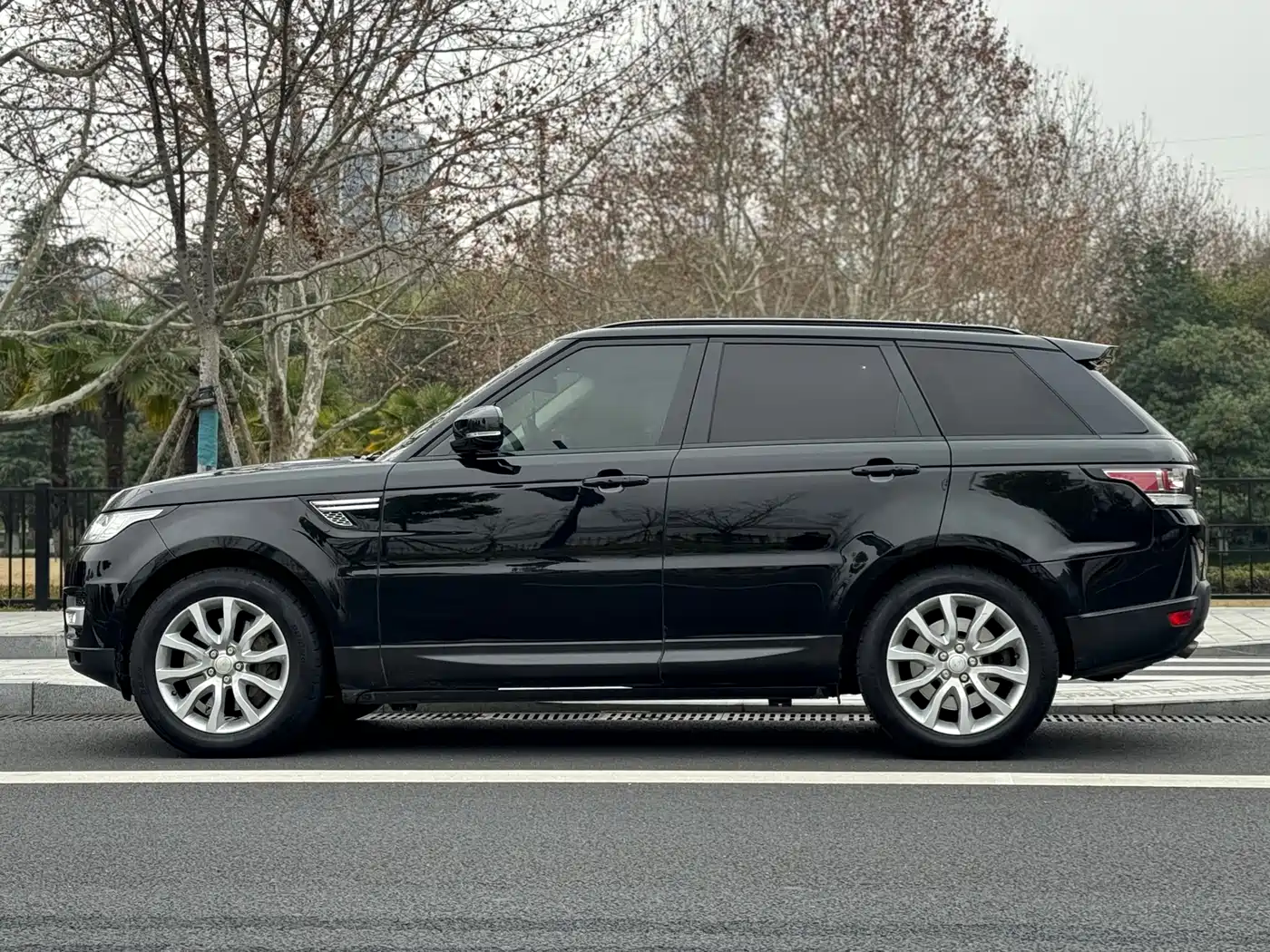 Land Rover Range Rover Sport 2015 3.0 SDV6 HSE фото 16
