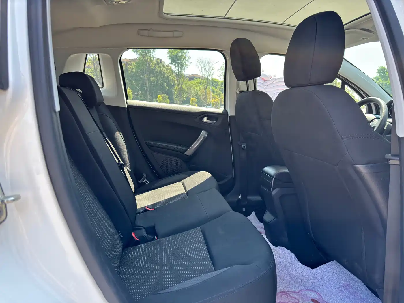 Peugeot 2008 2018 230THP Automatic Fashion Edition фото 6
