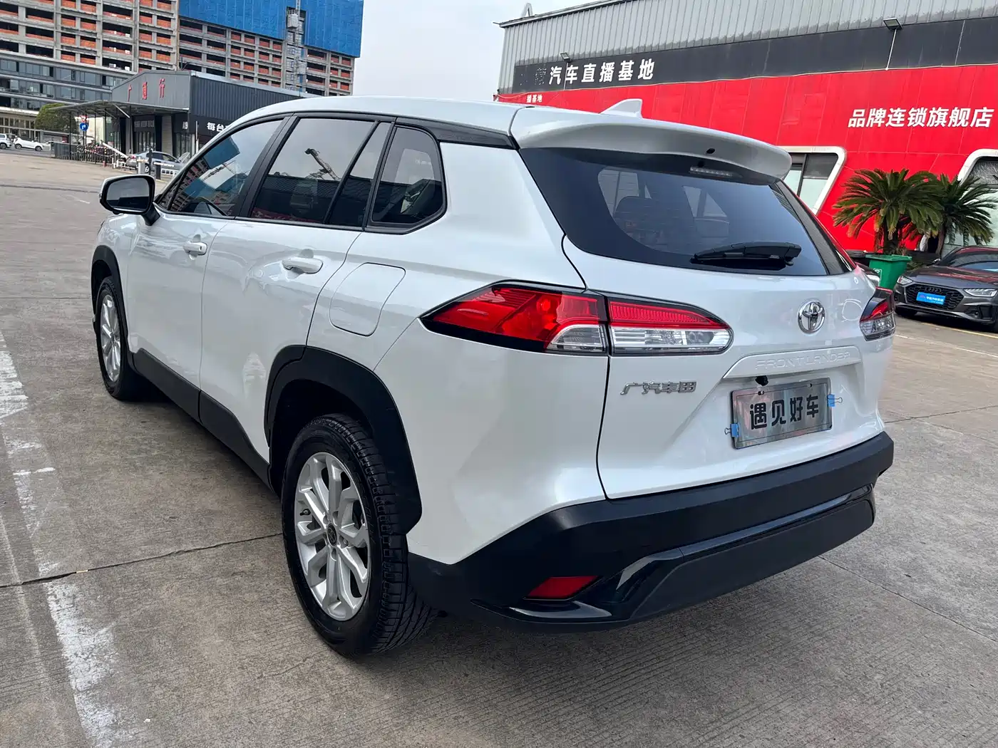 Toyota Frontlander 2024 2.0L CVT Leading Edition фото 15