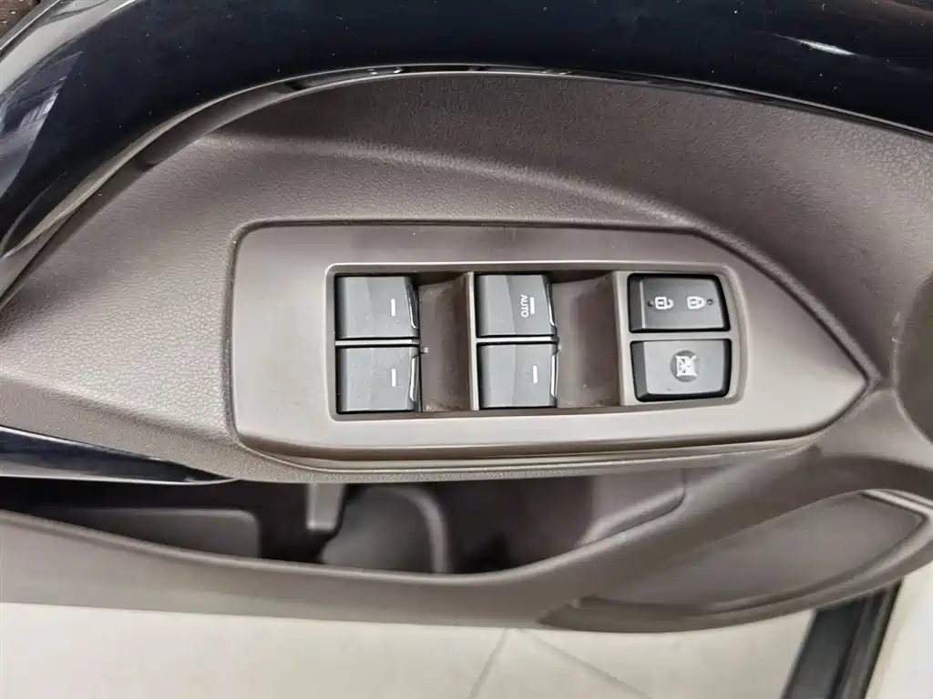 GAC Trumpchi Trumpchi GS4 2016 235T Manual Luxury Edition фото 9