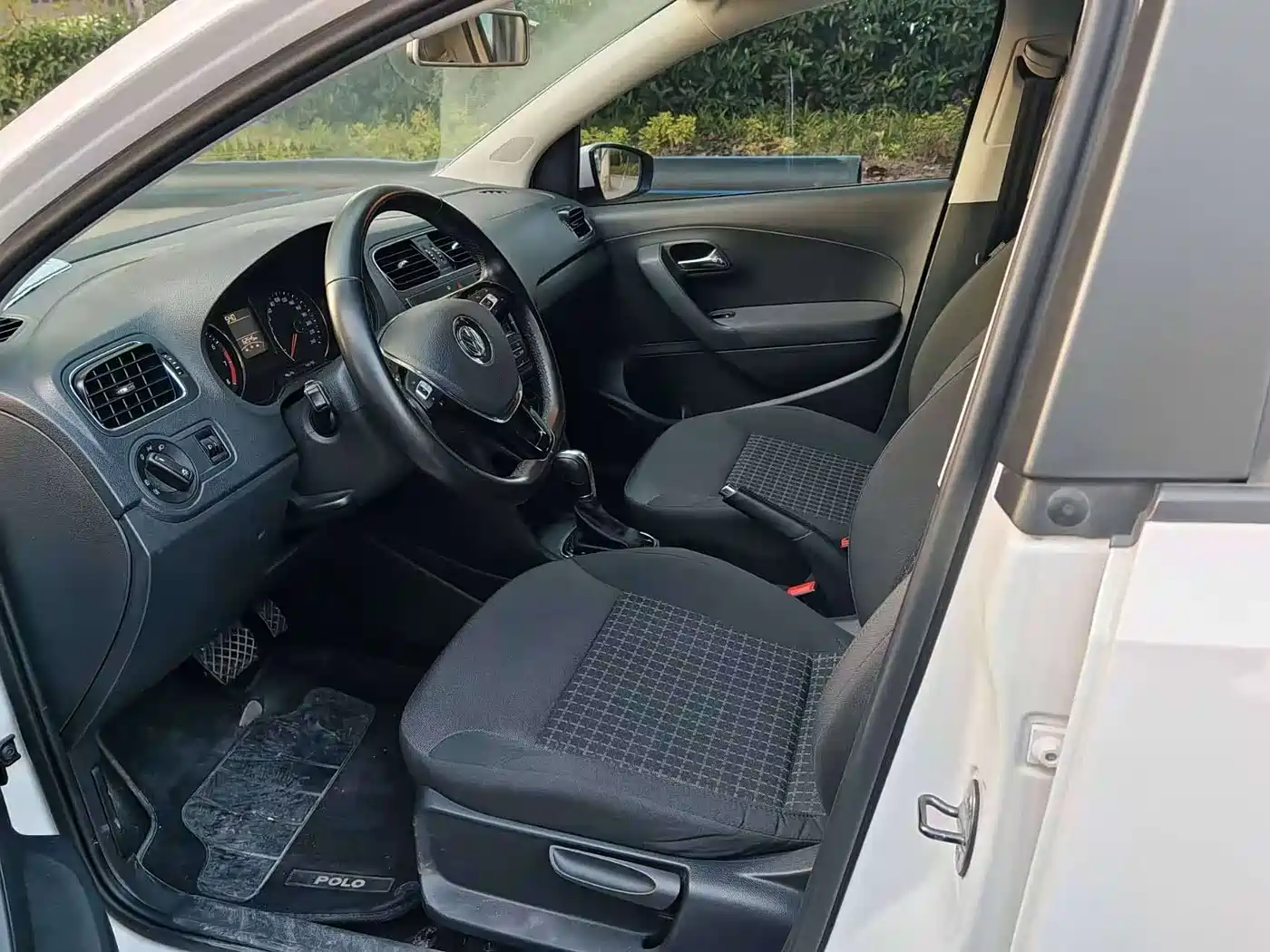 Volkswagen Polo 2016 1.6L Automatic Comfort фото 5