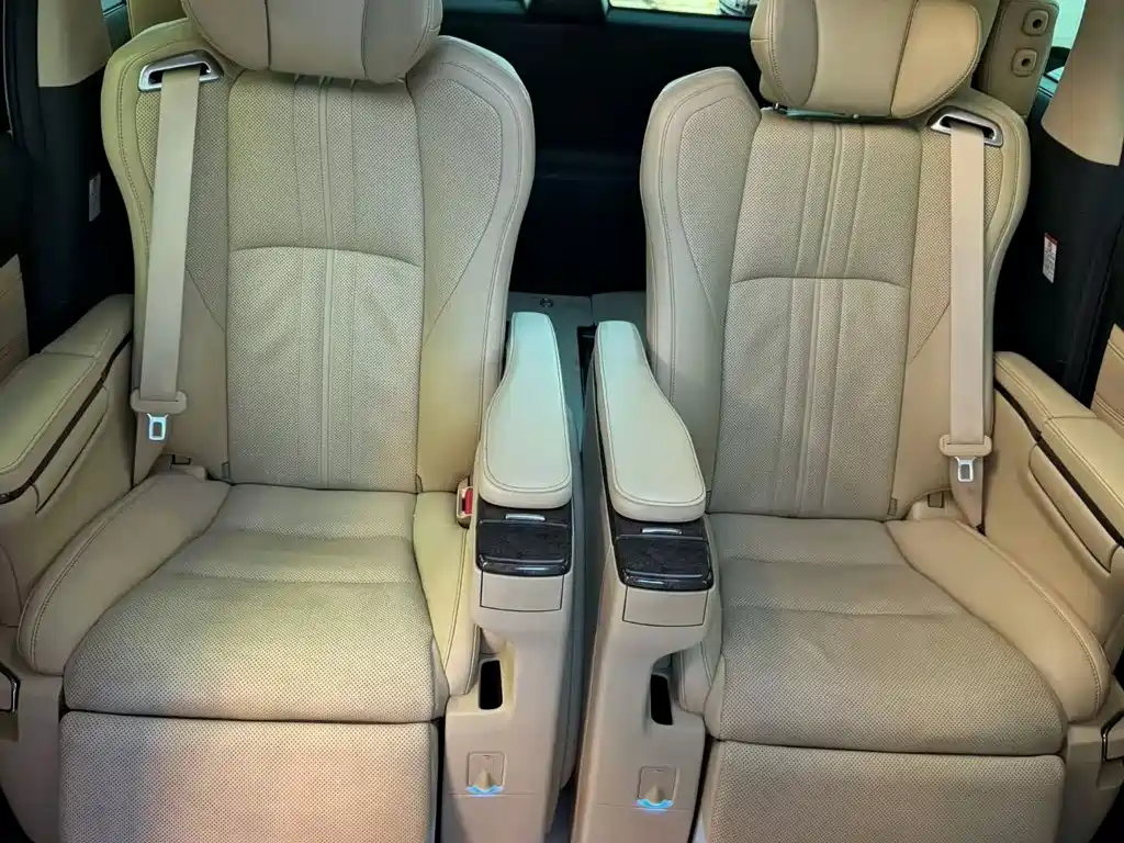 Фото 7 - Toyota Vellfire