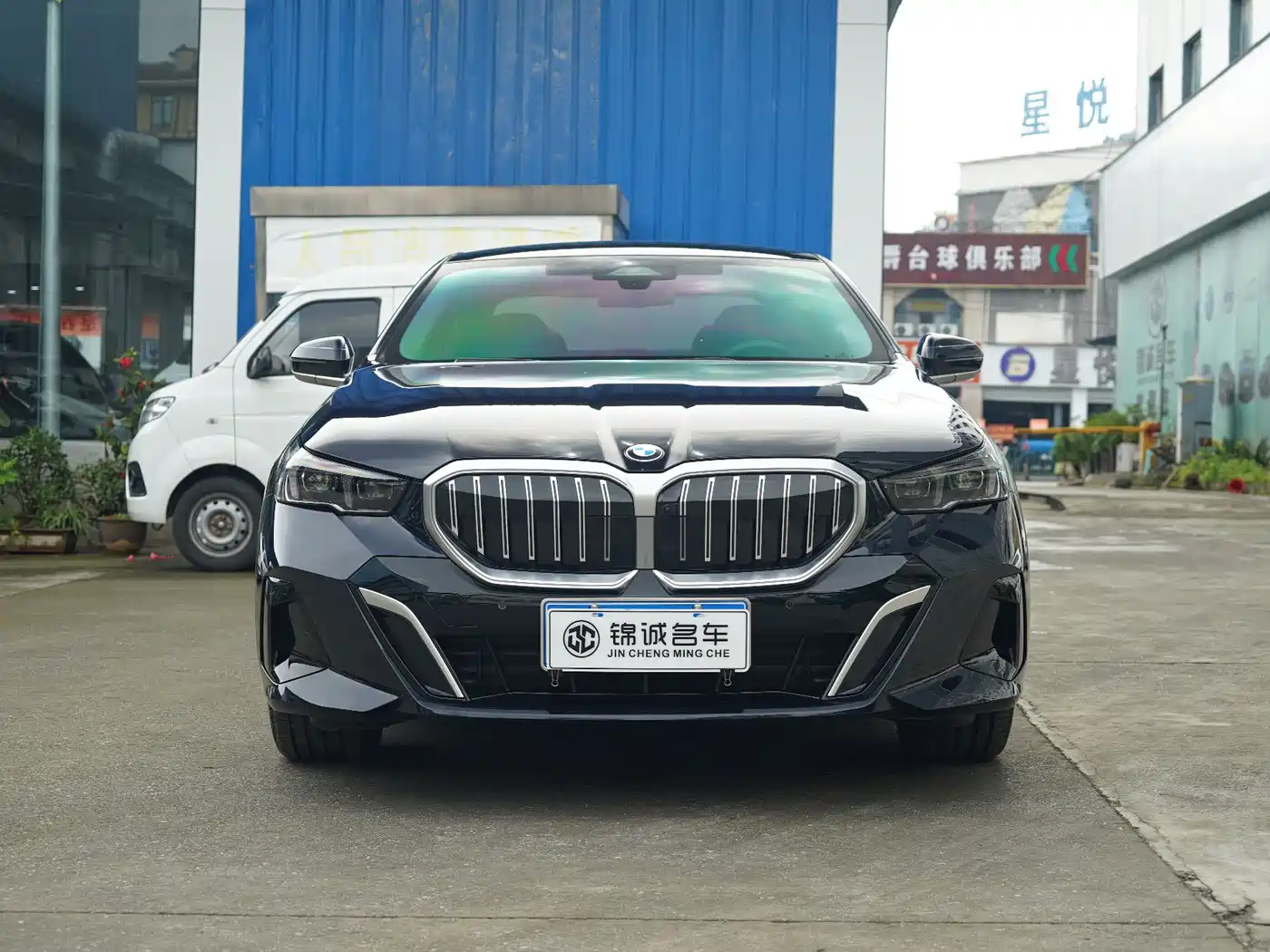 BMW 5 Series 2024 530Li Leading M Sport Package фото 2