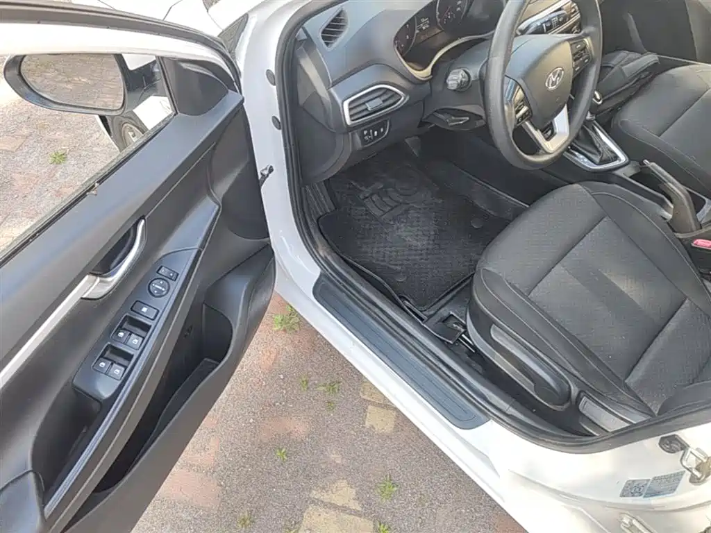 Hyundai Elantra 2017 1.6L Automatic Joy Value GLS фото 16