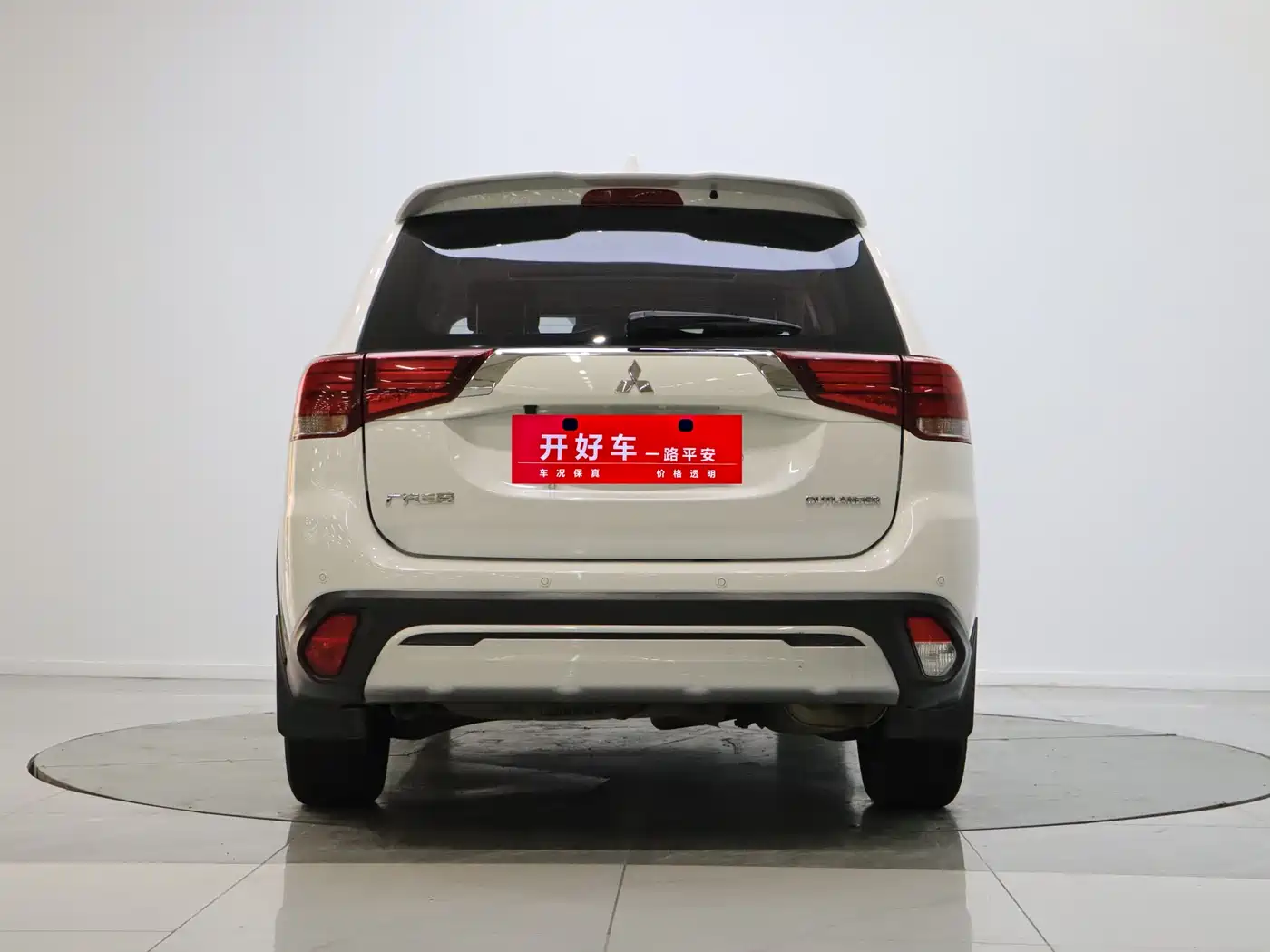 Mitsubishi Outlander 2019 2.4L 4WD Deluxe Edition 5-Seater China VI фото 3