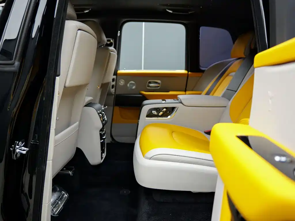 Rolls-Royce Cullinan 2025 2024 4-Seater