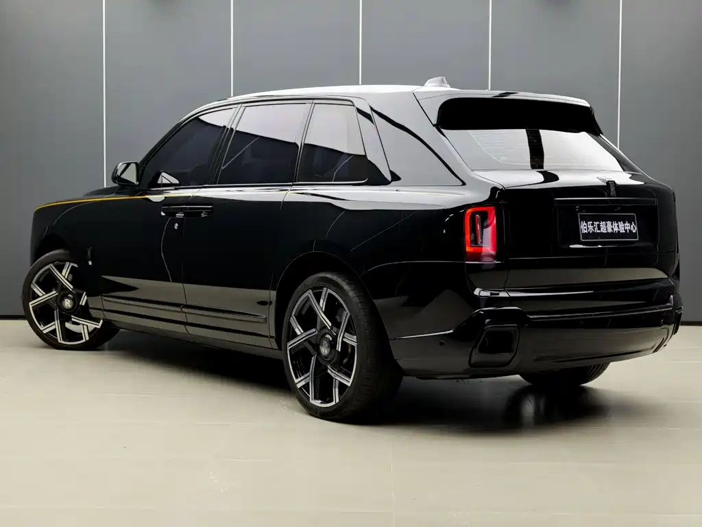 Rolls-Royce Cullinan 2025 2024 4-Seater