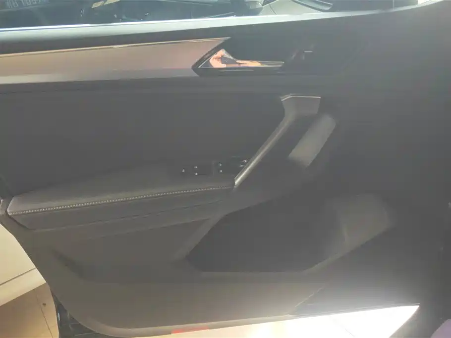 Volkswagen Tiguan L 2021 280TSI Automatic 2WD Smart фото 7