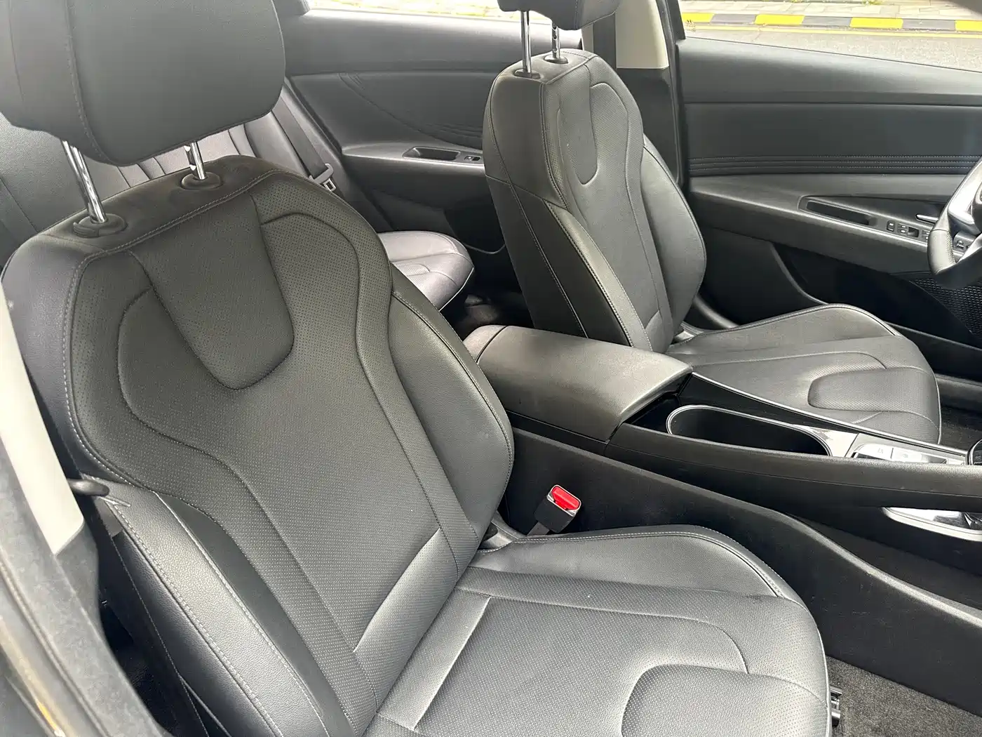 Hyundai Elantra 2023 Model 1.5L CVT LUX Premium Edition фото 22