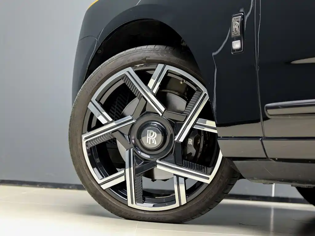 Photo 8 - Rolls-Royce Cullinan