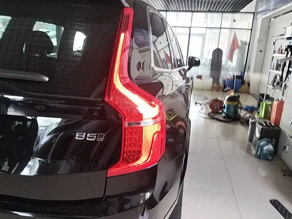 Photo 8 - Volvo XC90