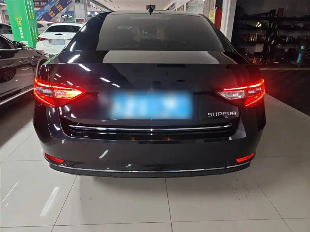 Škoda Superb 2018 TSI330 DSG Luxury Edition China V фото 4