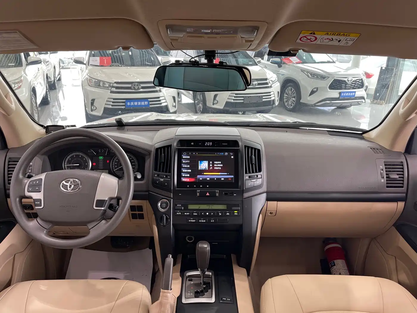 Toyota Land Cruiser (Import) 2015 4.0L V6 Middle East Limited Edition фото 12