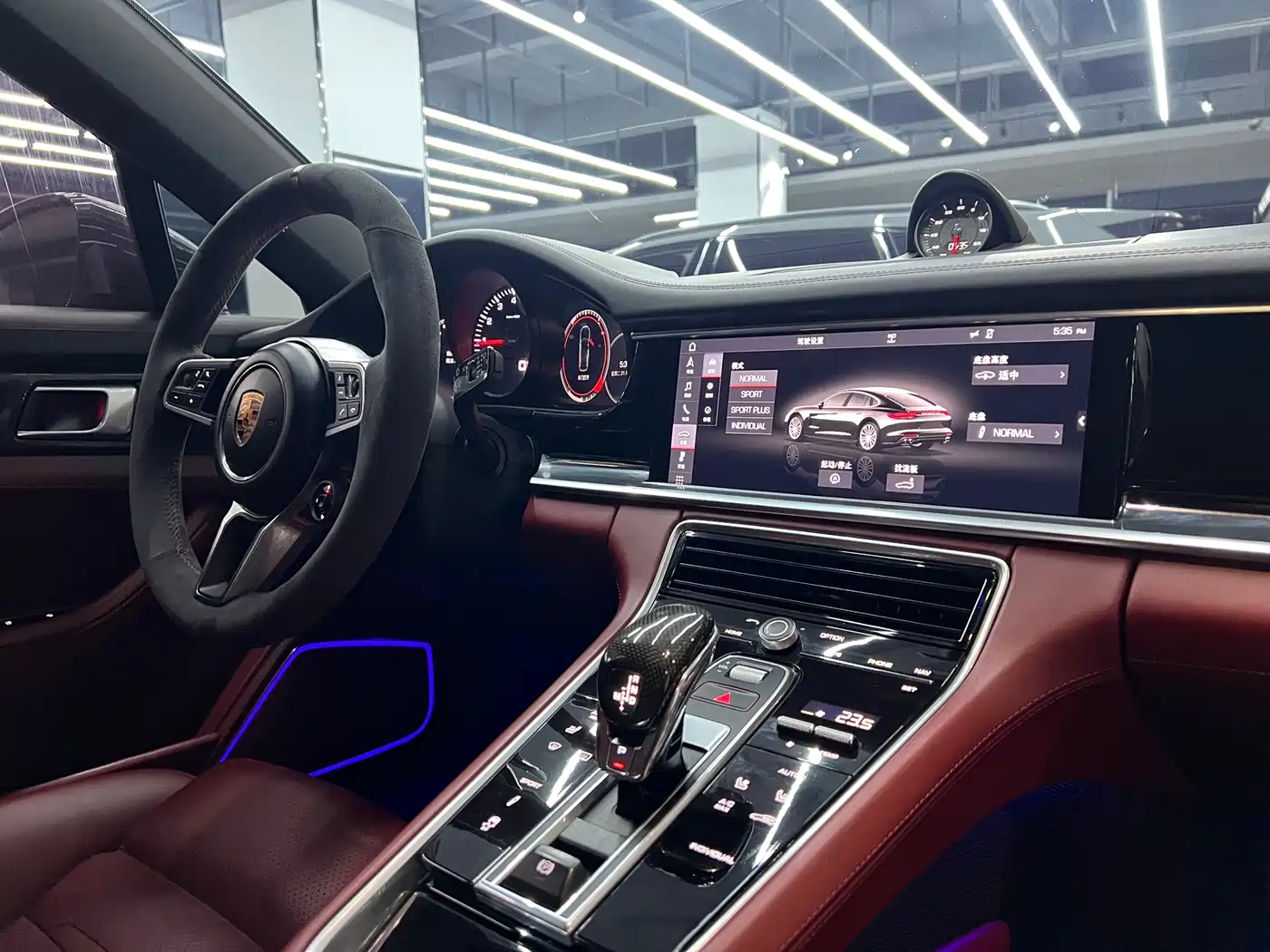 Porsche Panamera 2017 Panamera 4 Sport Turismo 3.0T фото 12