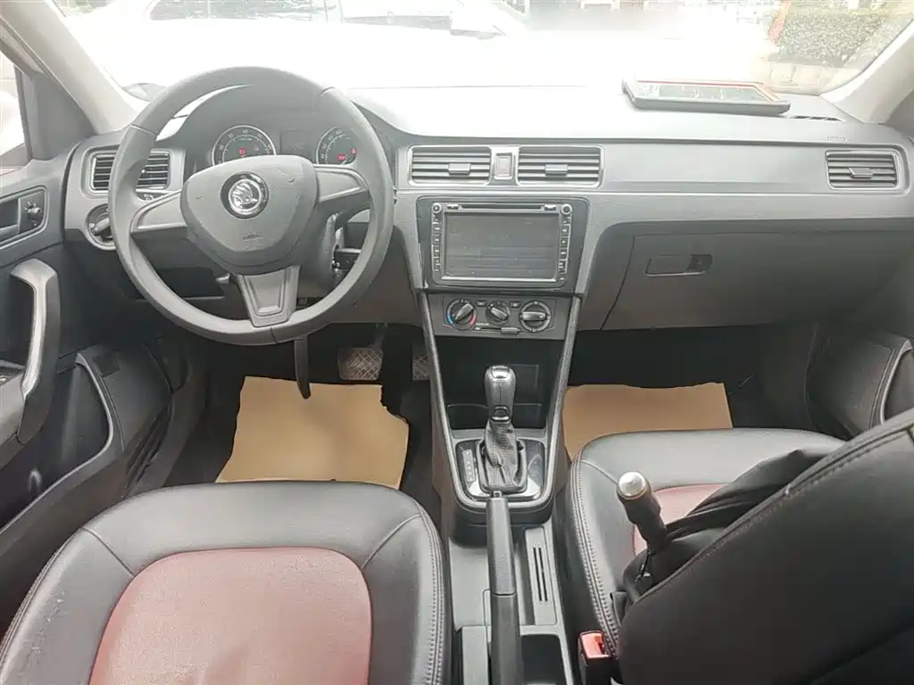 Škoda Skoda Rapid Spaceback 2016 Facelift 1.6L Automatic Forward Edition фото 10
