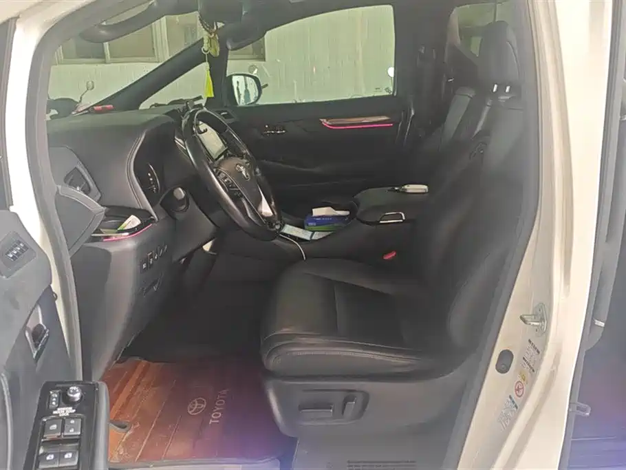 Toyota Alphard 2019 Hybrid 2.5L Luxury фото 9