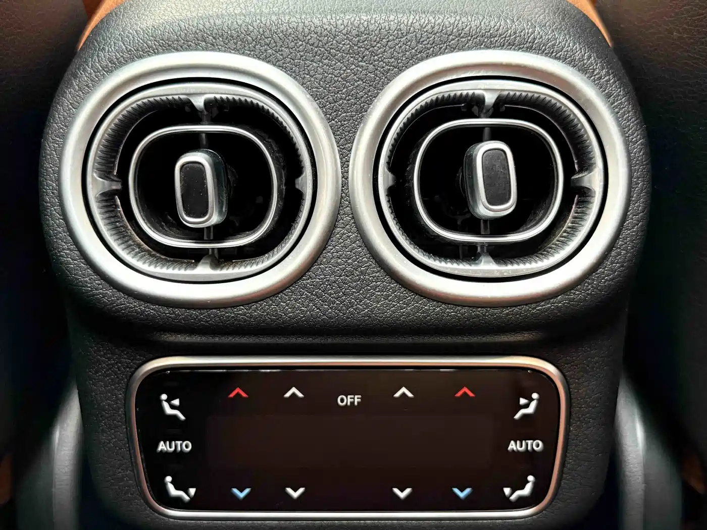 Mercedes-Benz GLC 2023 Facelift GLC 260 L 4MATIC Luxury 7-Seater фото 14