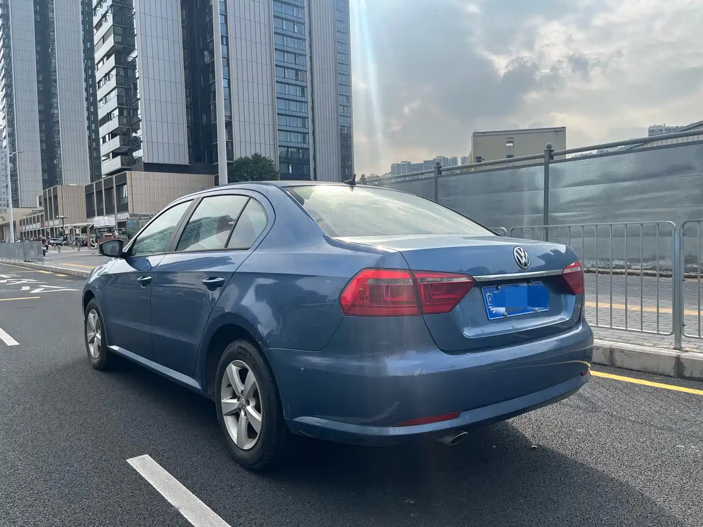 Volkswagen Lavida 2013 1.6L Manual Trend Edition фото 4
