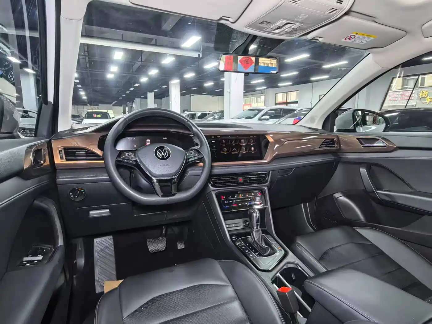 Volkswagen Tharu 2022 280TSI FWD Luxury Edition фото 13
