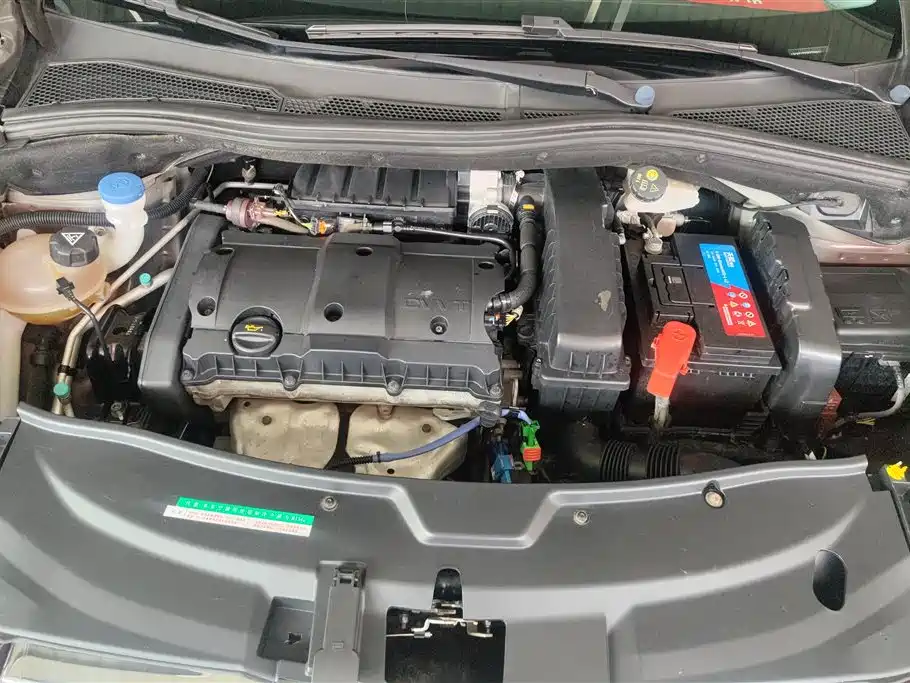 Peugeot 2008 2015 1.6L Automatic Cool Edition фото 10