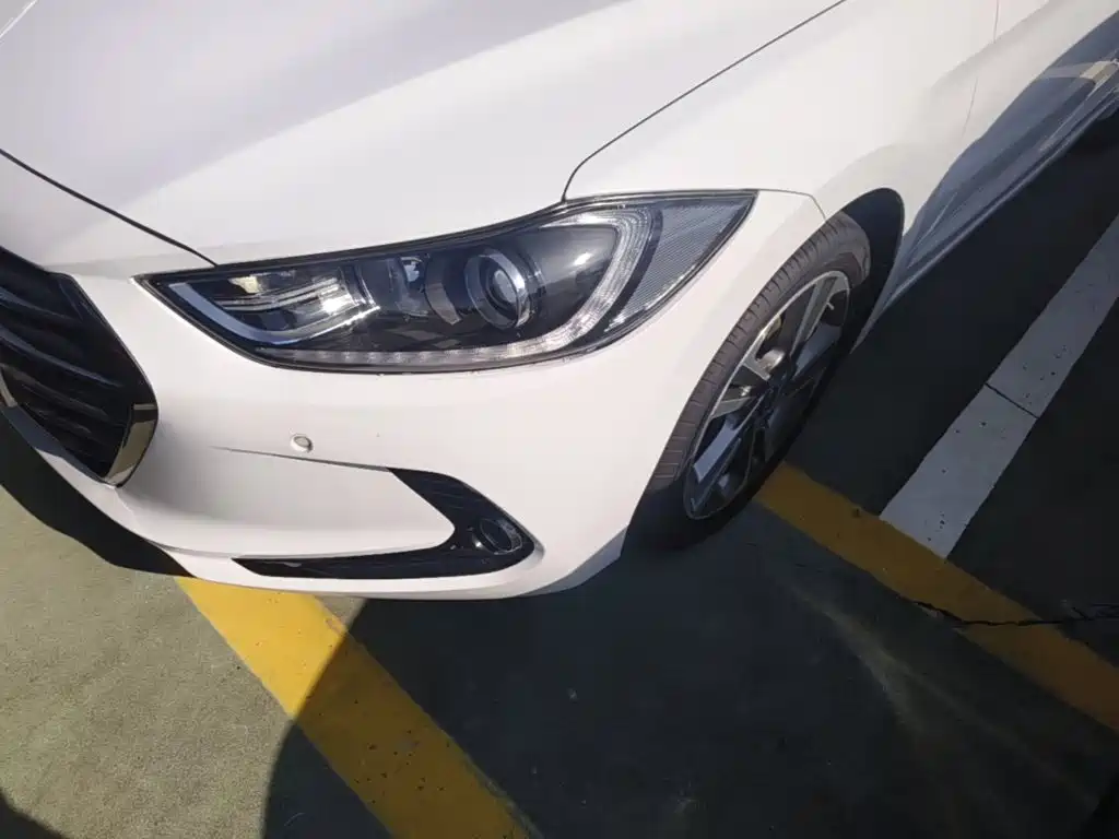 Photo 24 - Hyundai Elantra