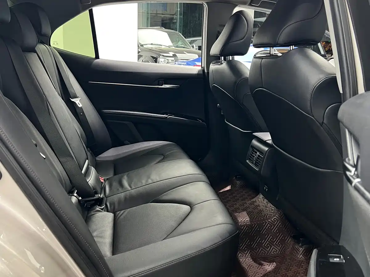 Toyota Camry 2018 2.0G Luxury Edition фото 13