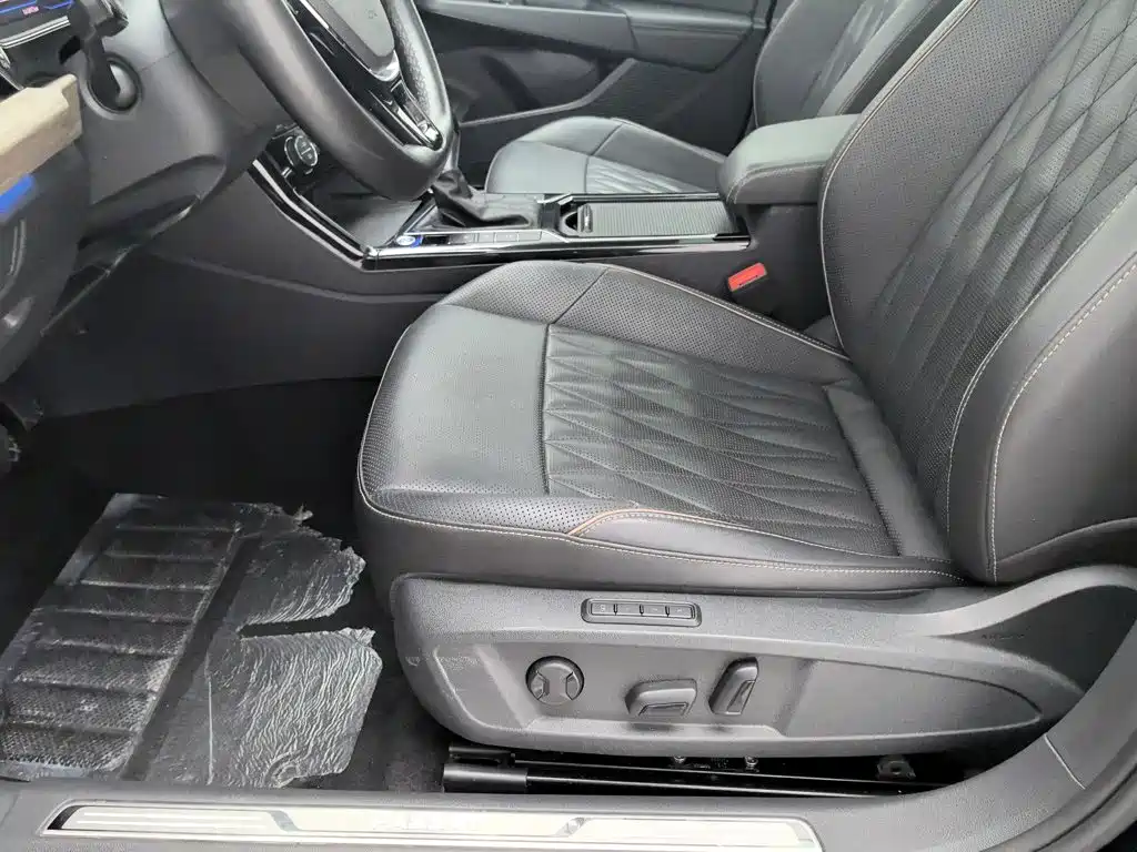 Photo 20 - Volkswagen Passat