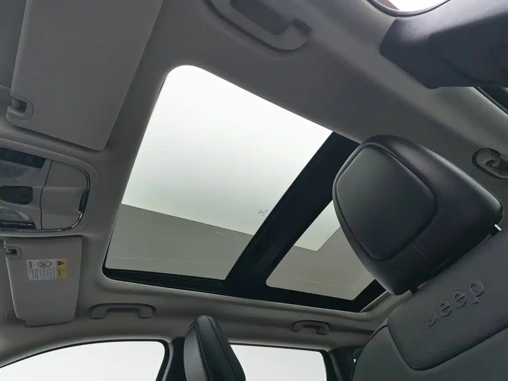 Photo 14 - Jeep Cherokee