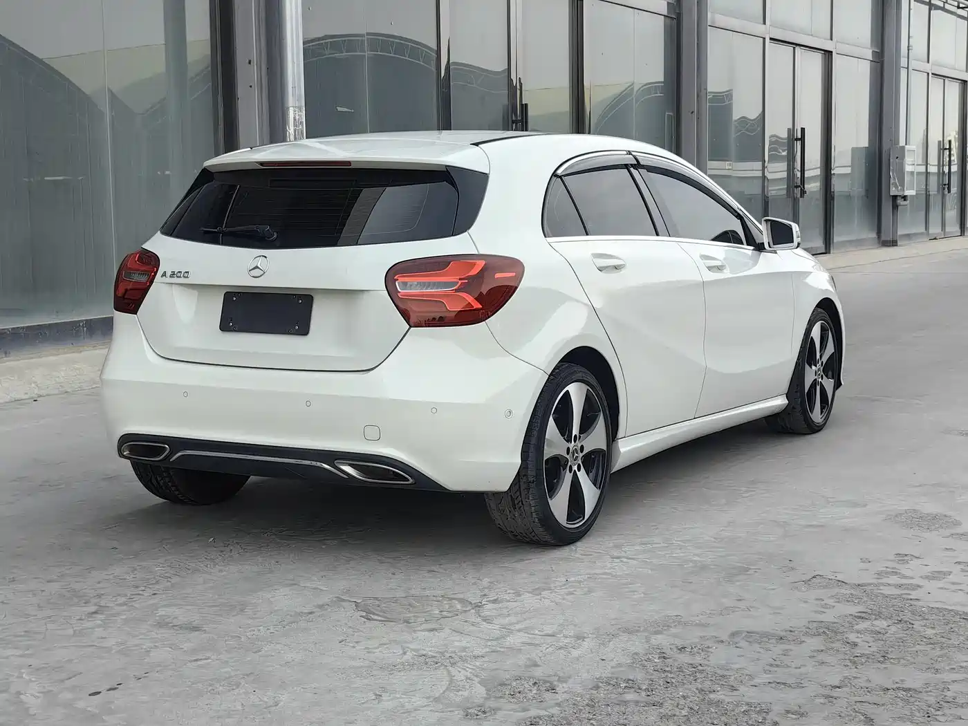 Mercedes-Benz A-Class (Import) 2017 A 200 Fashion Edition фото 5